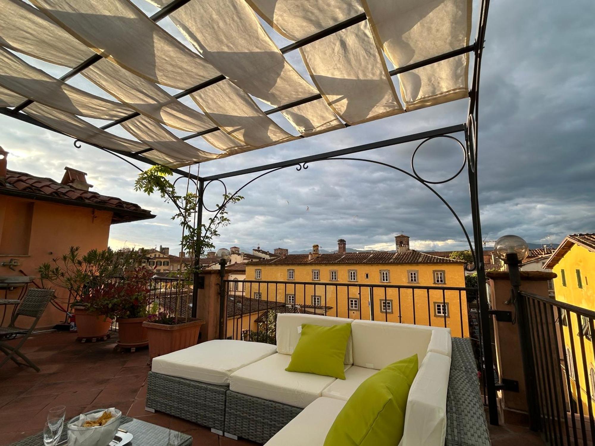 Apartmán La Terrazza Fra Le Torri Lucca Exteriér fotografie